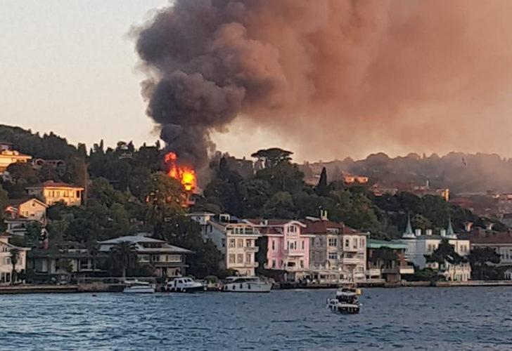 Son Dakika: İstanbul'da 2 katlı ahşap köşkte yangın! Alevler diğer yakadan da görüldü