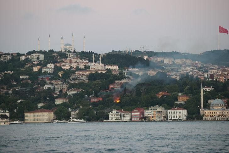 GÜNCELLEME - Üsküdar'daki ahşap binada çıkan yangın kontrol altına alındı G3