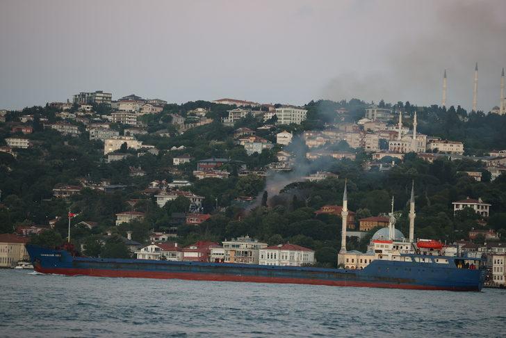 GÜNCELLEME - Üsküdar'daki ahşap binada çıkan yangın kontrol altına alındı G4