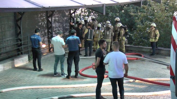 Son Dakika: İstanbul'da 2 katlı ahşap köşkte yangın! Alevler diğer yakadan da görüldü G5