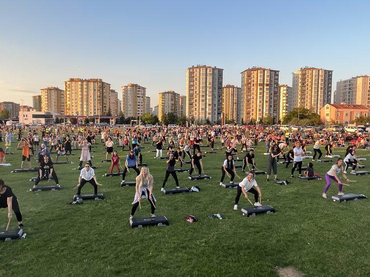 Kayseri'de açık havada müzik eşliğinde spor yapıldı G4