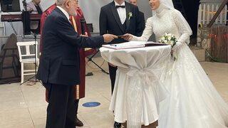 Saadet Partisi Genel Başkanı Karamollaoğlu, İzmir'de nikah şahitliği yaptı