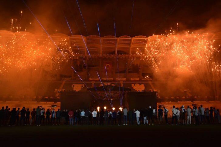Konyaspor'un 100. yıl kutlamaları Haluk Levent konseriyle son buldu G3