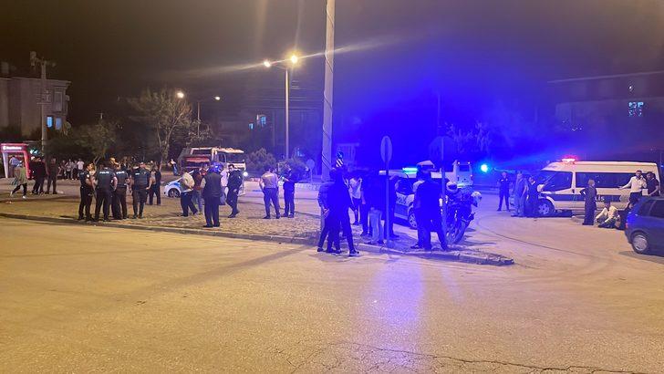 Afyonkarahisar'da düğünde çıkan bıçaklı kavgada baba ve oğlu yaralandı G4