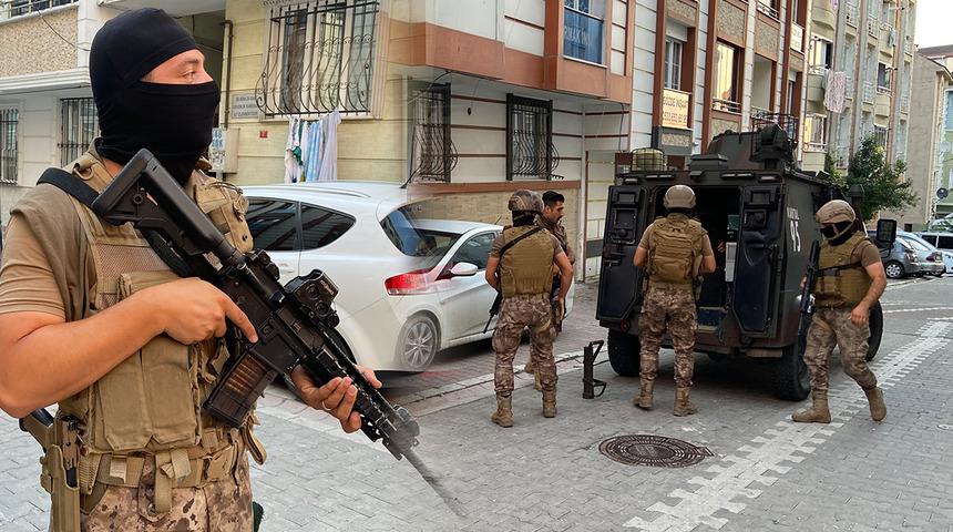 İstanbul'da uyuşturucu tacirlerine operasyon! Çok sayıda kişiye gözaltı
