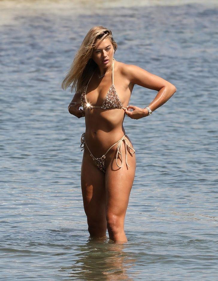 Arabella Chi ışıltılı bikinisini çekiştirip durdu!  G1