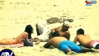 Plajda üstsüz güneşlenme deneyi yapan kadın, erkeklerin tacizine uğradı! O anlar saniye saniye kaydedildi