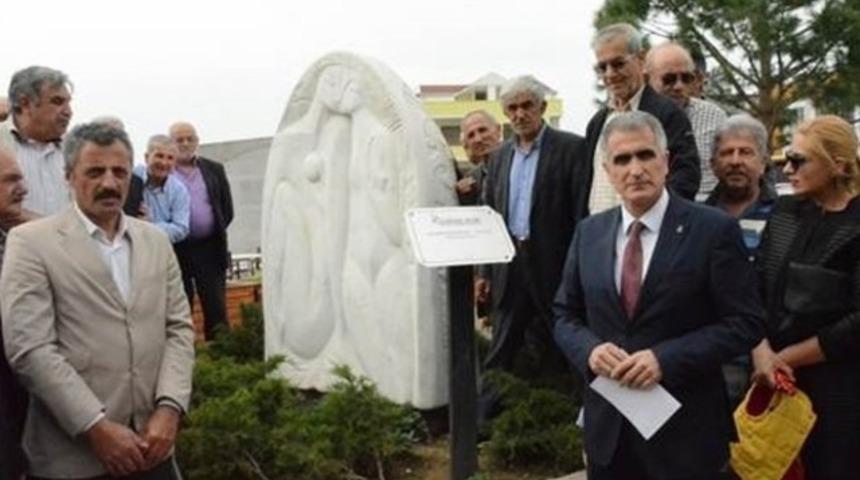 AK Partililer 'Adem ile Havva' heykelini m&uuml;stehcen bulup kaldırılmasını istedi