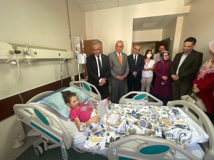 Kayseri'de 17 günlük yaşam savaşını kazanan İkranur'a karne sürprizi G4