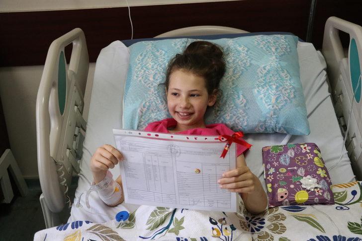 Kayseri'de 17 günlük yaşam savaşını kazanan İkranur'a karne sürprizi G3