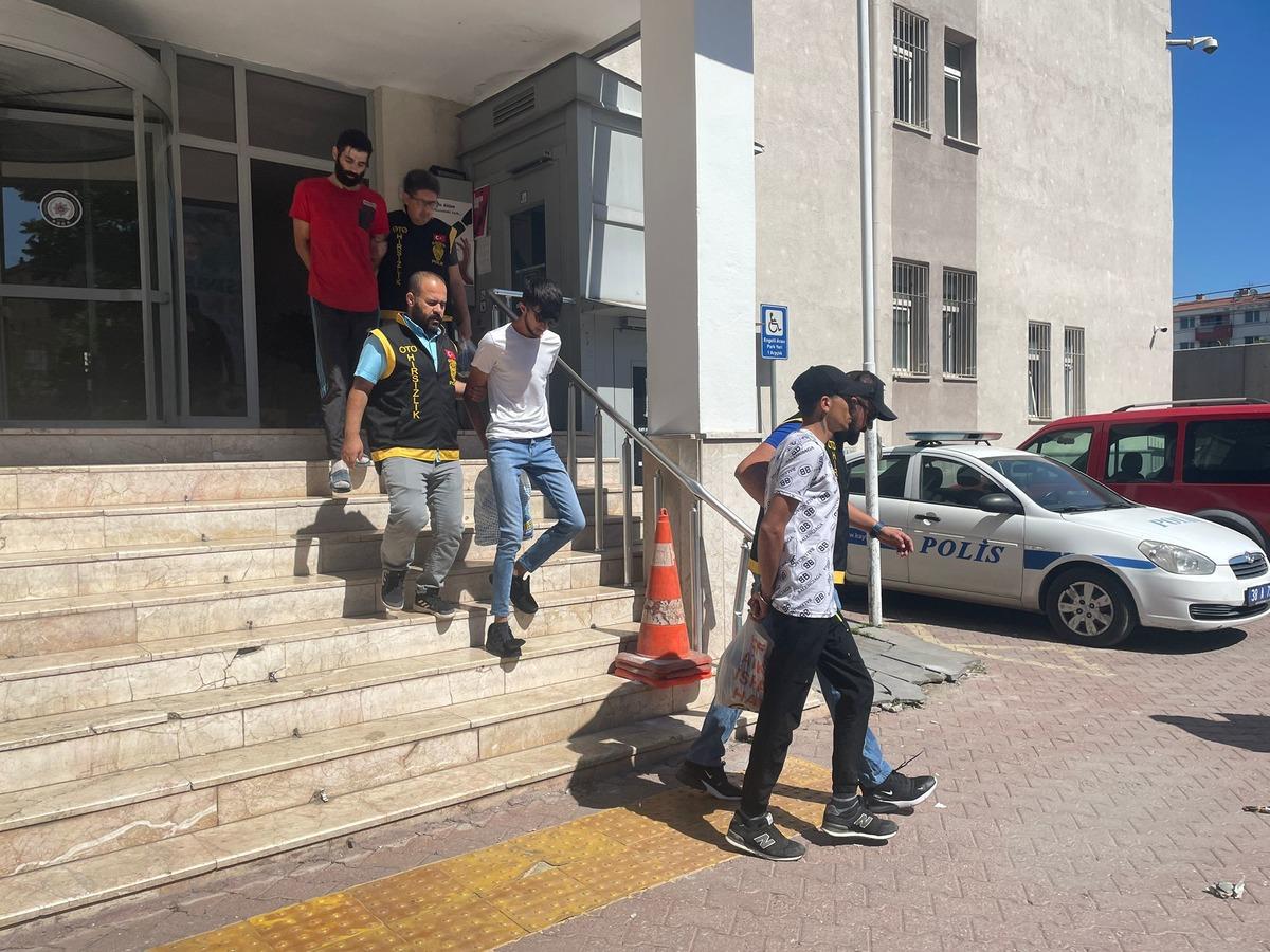 Kayseri'de ara&ccedil; hırsızlığı iddiasıyla 4 zanlı yakalandı