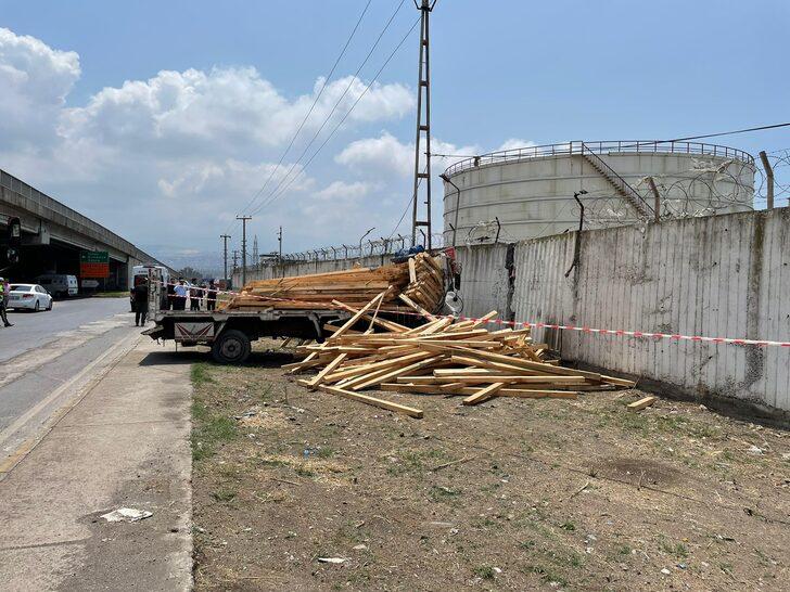 Hatay'da duvara çarpan kamyonetin sürücüsü öldü G3