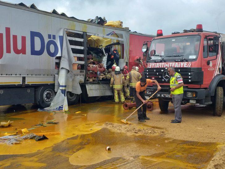 Beykoz'da zincirleme kazada 2 tır ile 1 minibüs çarpıştı G3