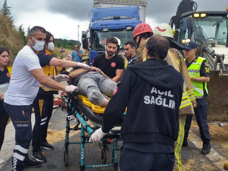 Beykoz'da zincirleme kazada 2 tır ile 1 minibüs çarpıştı G5