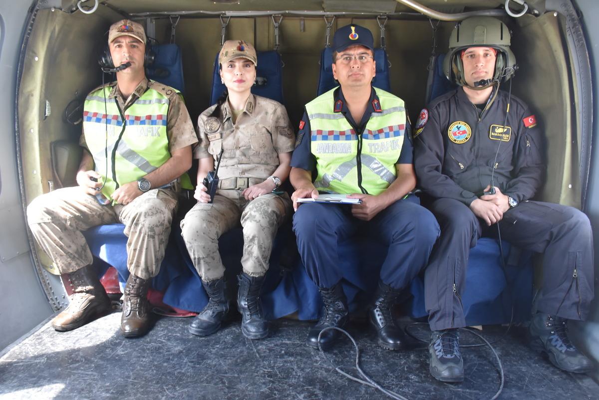 Kars'ta jandarma ekipleri kurbanlık sevklerini helikopterle denetledi