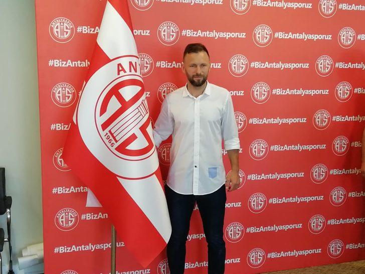 Antalyaspor, Hakan Özmert ile 1 yıllık yeni sözleşme imzaladı G1