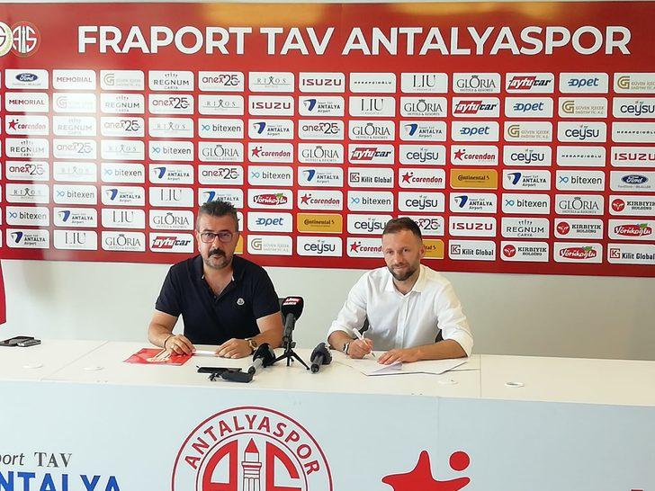Antalyaspor, Hakan Özmert ile 1 yıllık yeni sözleşme imzaladı G3