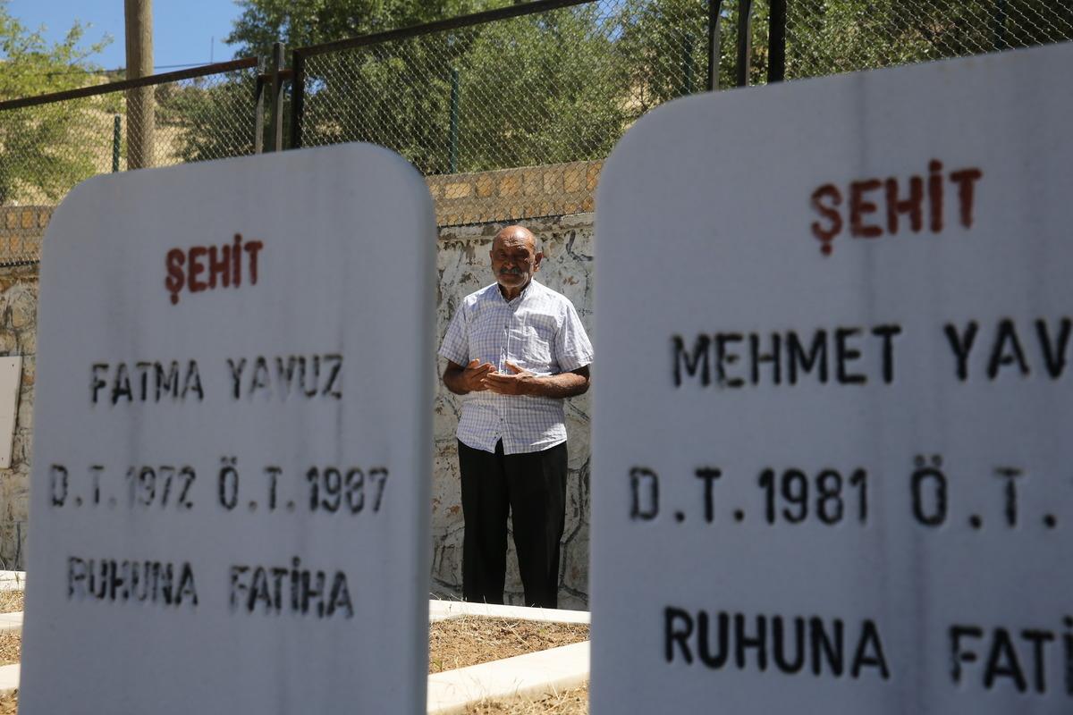 Mardin'de 35 yıl &ouml;nce PKK'lı ter&ouml;ristlerce katledilen 30 kişi t&ouml;renle anıldı