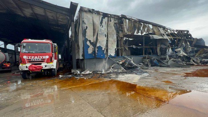 GÜNCELLEME 2 - Kocaeli'de kimya fabrikasında çıkan yangın söndürüldü G4