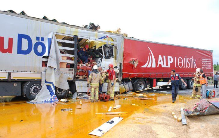 GÜNCELLEME - Beykoz'da 2 tır ile 1 minibüsün karıştığı zincirleme kazada 1 kişi öldü G1