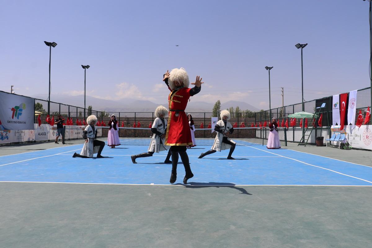 Iğdır'da Kayısı Cup Tenis Turnuvası başladı