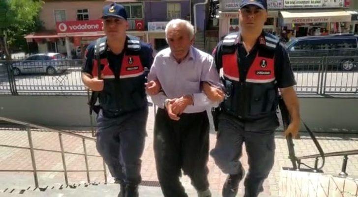 Adana'da eski kayınbabasının av tüfeğiyle öldürdüğü kadının cenazesi defnedildi G3