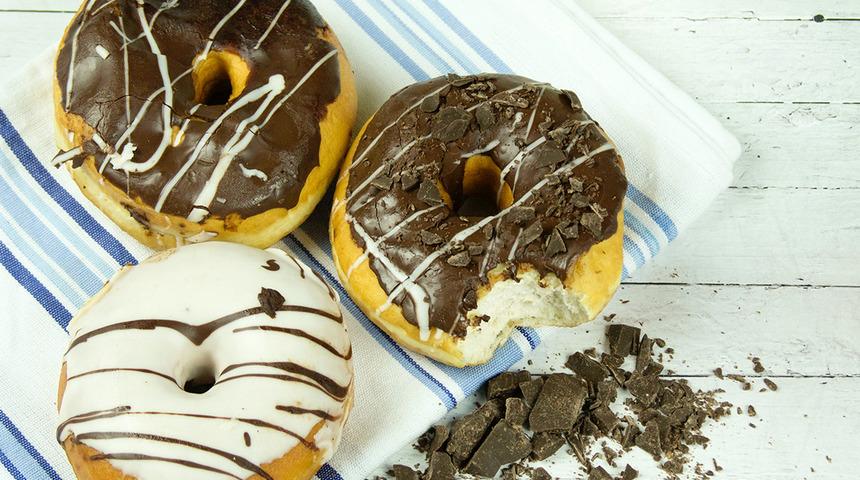 Bu lezzeti kaçırmayın! Çikolatalı donut tarifi