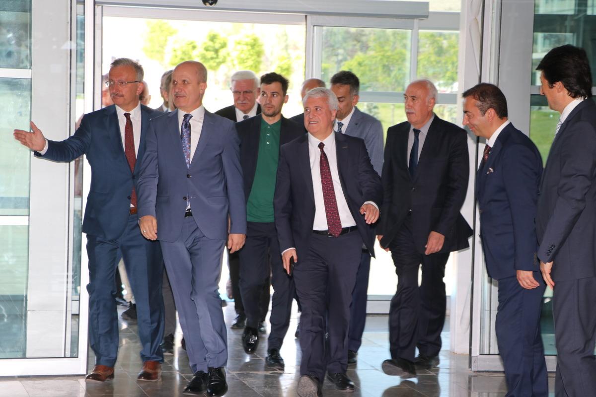 Y&Ouml;K Başkanı &Ouml;zvar, Erzincan Binali Yıldırım &Uuml;niversitesini ziyaret etti
