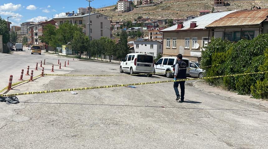 Bayburt'taki bıçaklı kavgada bekçi yaralandı
