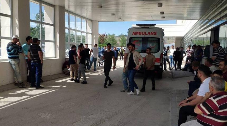 Trafik kazasının olduğu yerden geçiyordu! Kavgayı ayırmak için geldi, bekçiyi bıçakladı