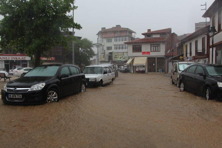 Bilecik'te yağış nedeniyle bazı ev ve iş yerlerini su bastı G5