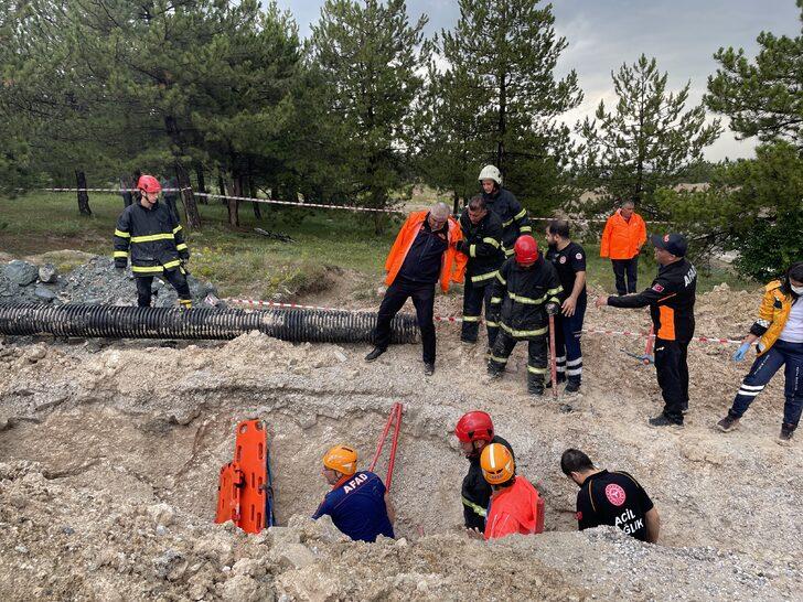GÜNCELLEME - Kütahya'da kanalizasyon çalışmasında toprak altında kalan 2 işçiden biri öldü G2