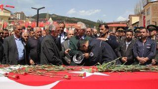 Şehit babası: Kahpe kurşunlar yürek yakıyor
