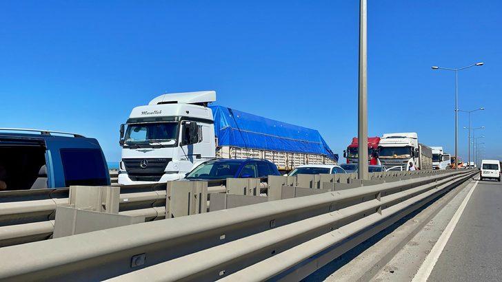 Samsun'da damperi açık kalan kamyon yön tabelasına çarptı G5