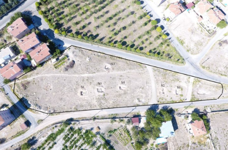 Niğde Tyana Antik Kenti'nde Roma dönemine ait mermerden kadın figürü bulundu G3