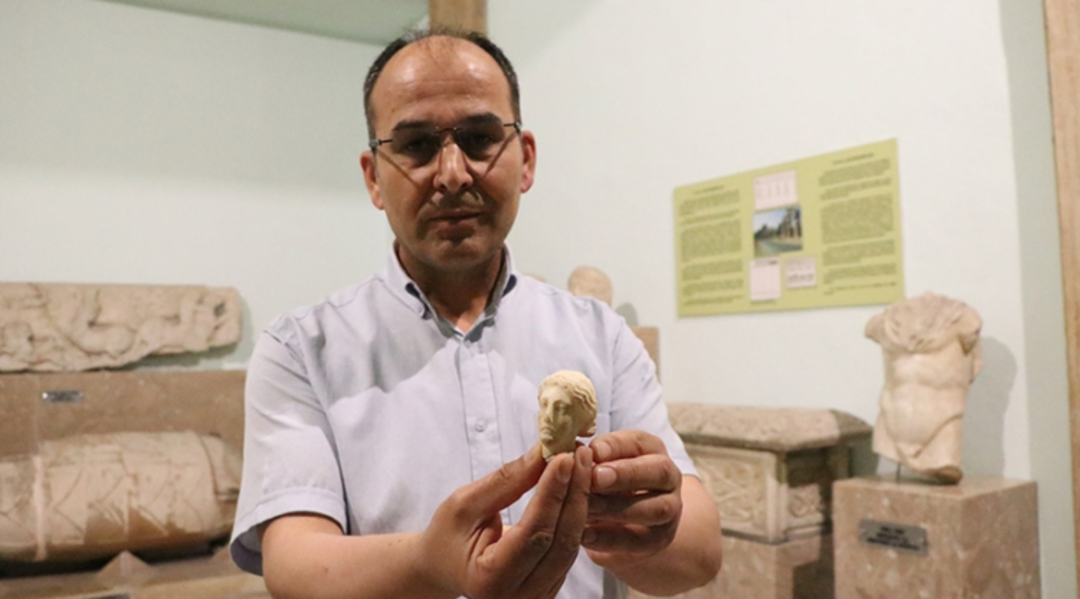 Niğde Tyana Antik Kenti'nde Roma d&ouml;nemine ait mermerden kadın fig&uuml;r&uuml; bulundu