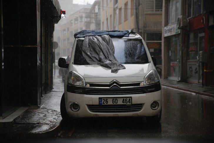 Eskişehir'de sağanak ve dolu yağışı hayatı olumsuz etkiledi G3