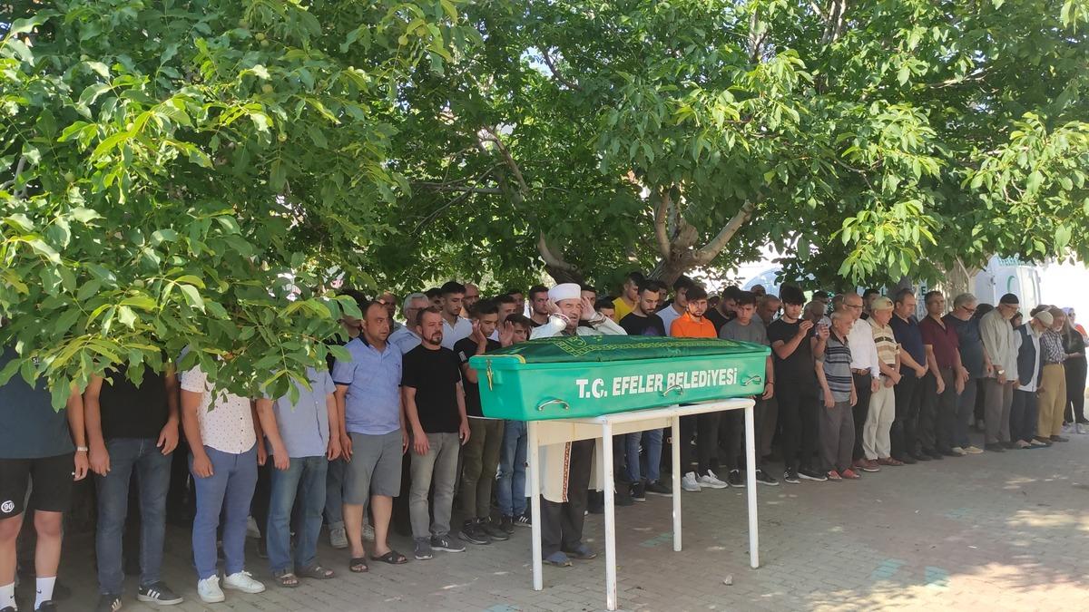 Babasının balık tutmak i&ccedil;in elektrik verdiği &ccedil;ayda &ouml;len &ccedil;ocuğun cenazesi defnedildi