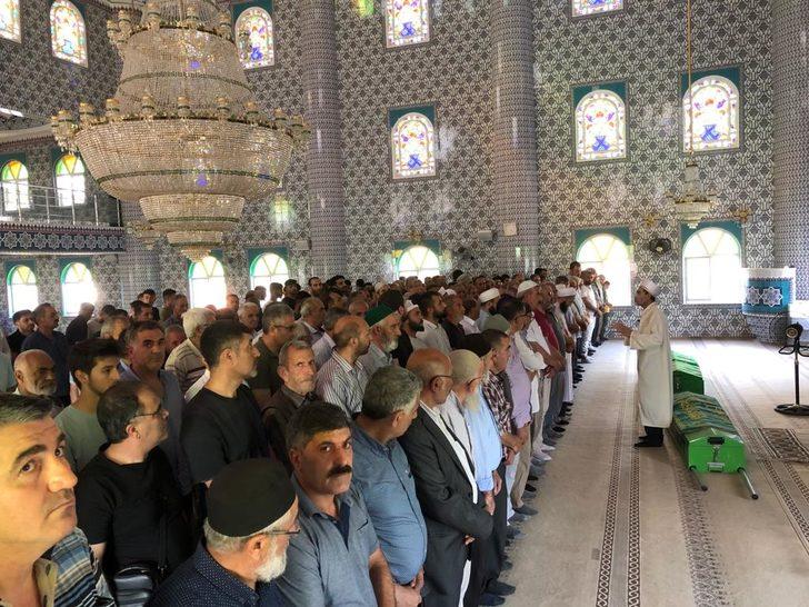 Aydın'da gölette boğulan iki genç toprağa verildi G5