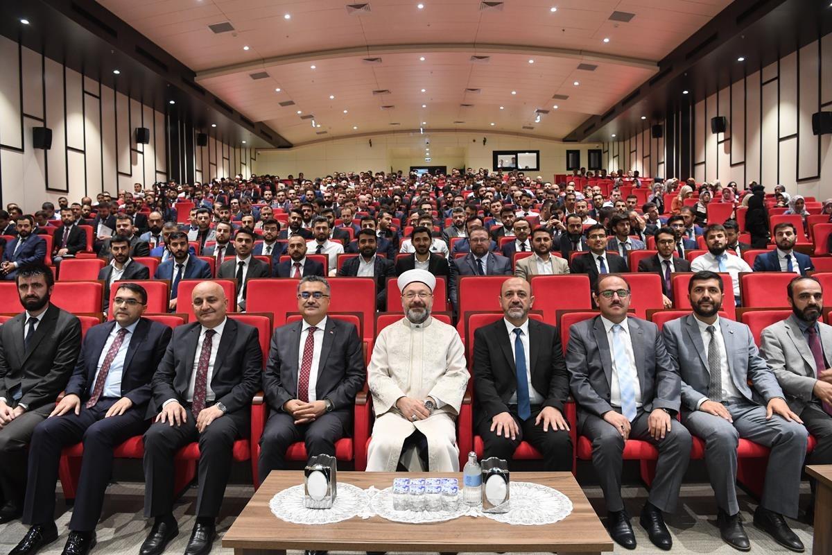 Diyanet İşleri Başkanı Erbaş, mezuniyet t&ouml;reninde konuştu: