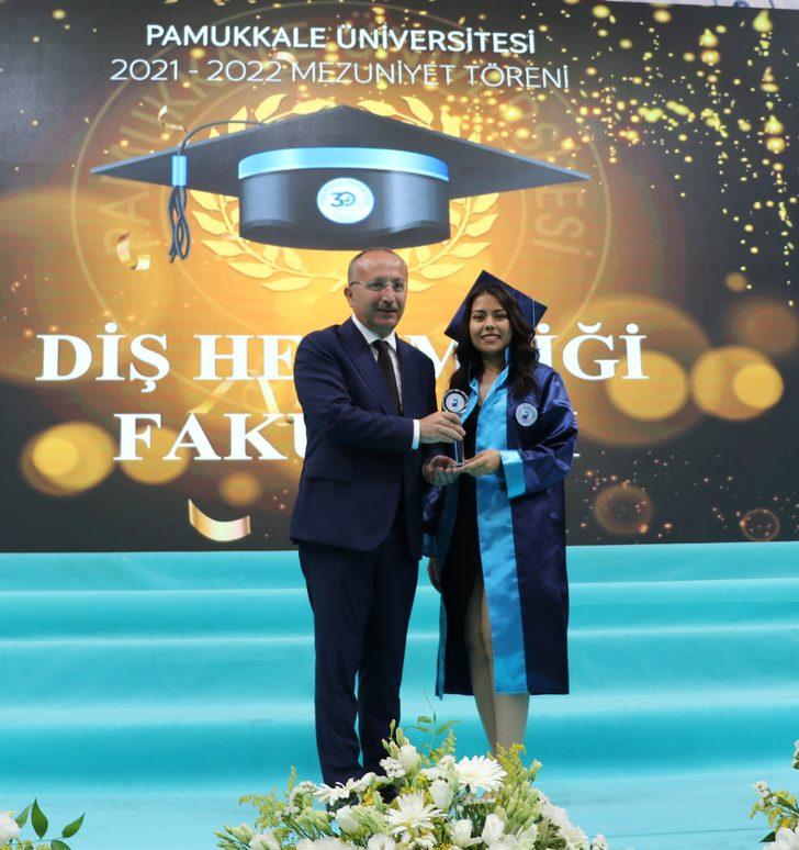 Pamukkale Üniversitesinde mezuniyet töreni yapıldı G4