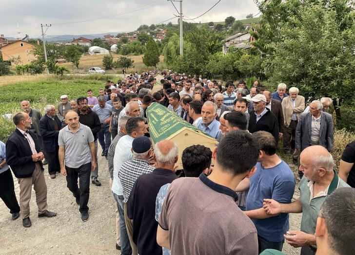 Bursa'da trafik kazasında ölen baba ve iki oğlu defnedildi G2