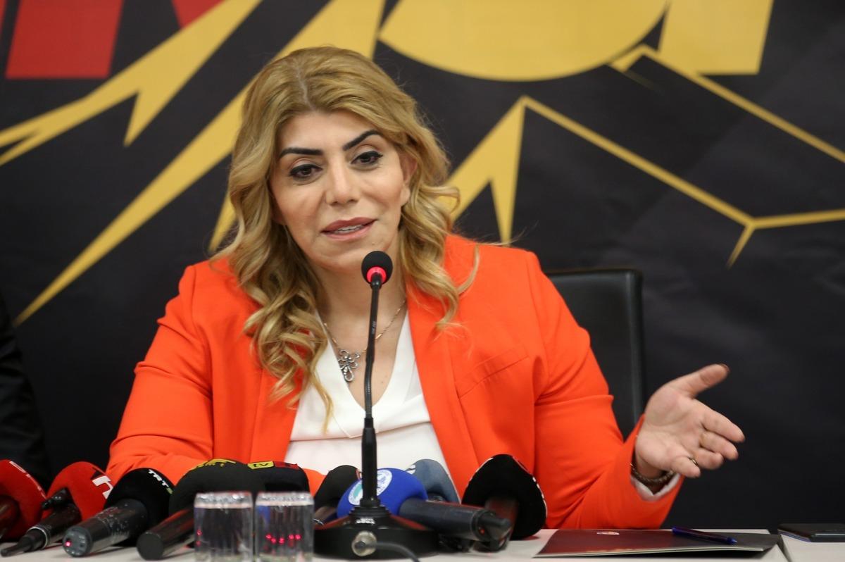 Kayserispor, teknik direkt&ouml;r &Ccedil;ağdaş Atan i&ccedil;in imza t&ouml;reni d&uuml;zenledi