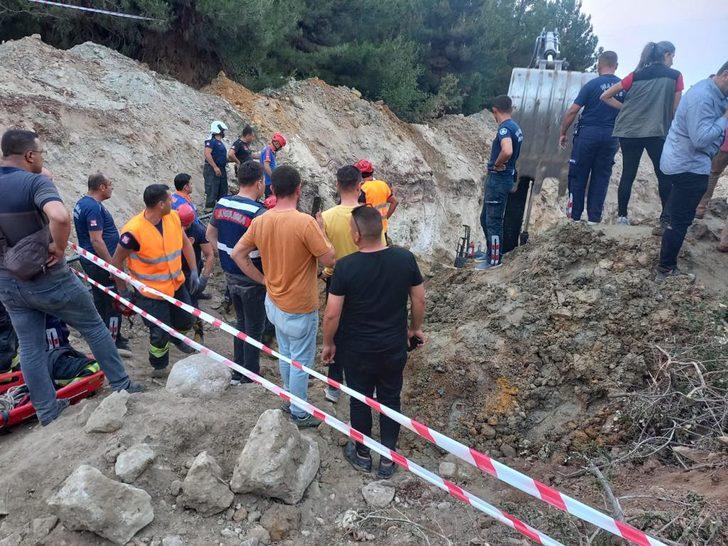 Manisa'da su iletim hattı kazı çalışmasında göçük meydana geldi G4