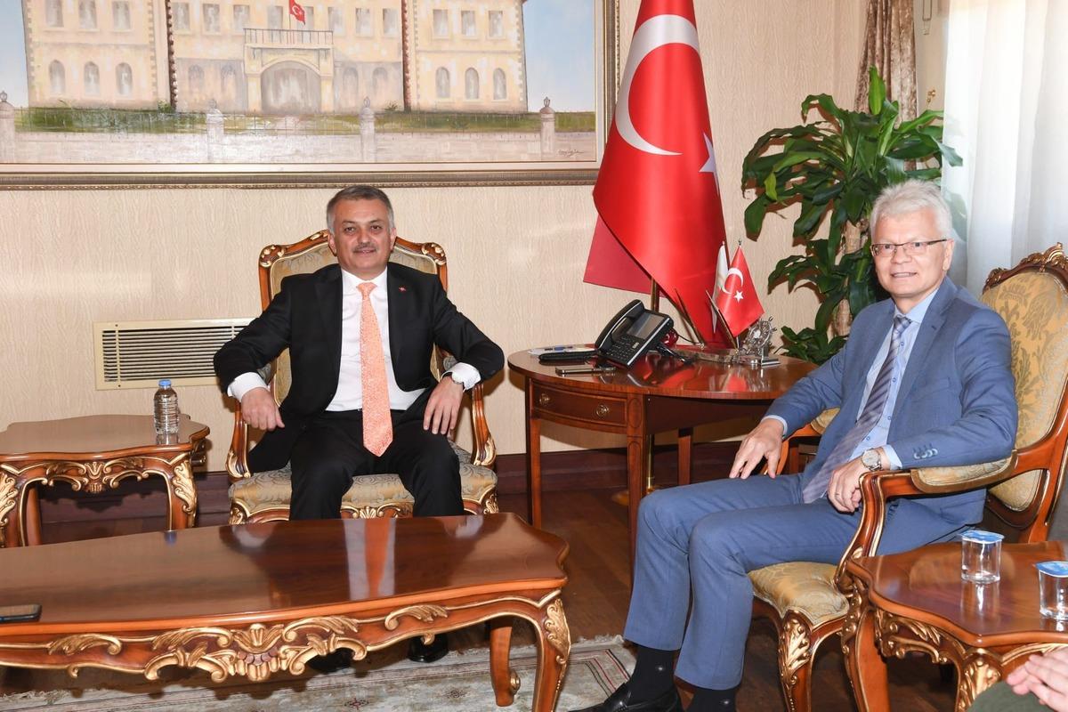 Litvanya'nın Ankara B&uuml;y&uuml;kel&ccedil;isi Ricardas Degutis, Antalya Valiliğini ziyaret etti: