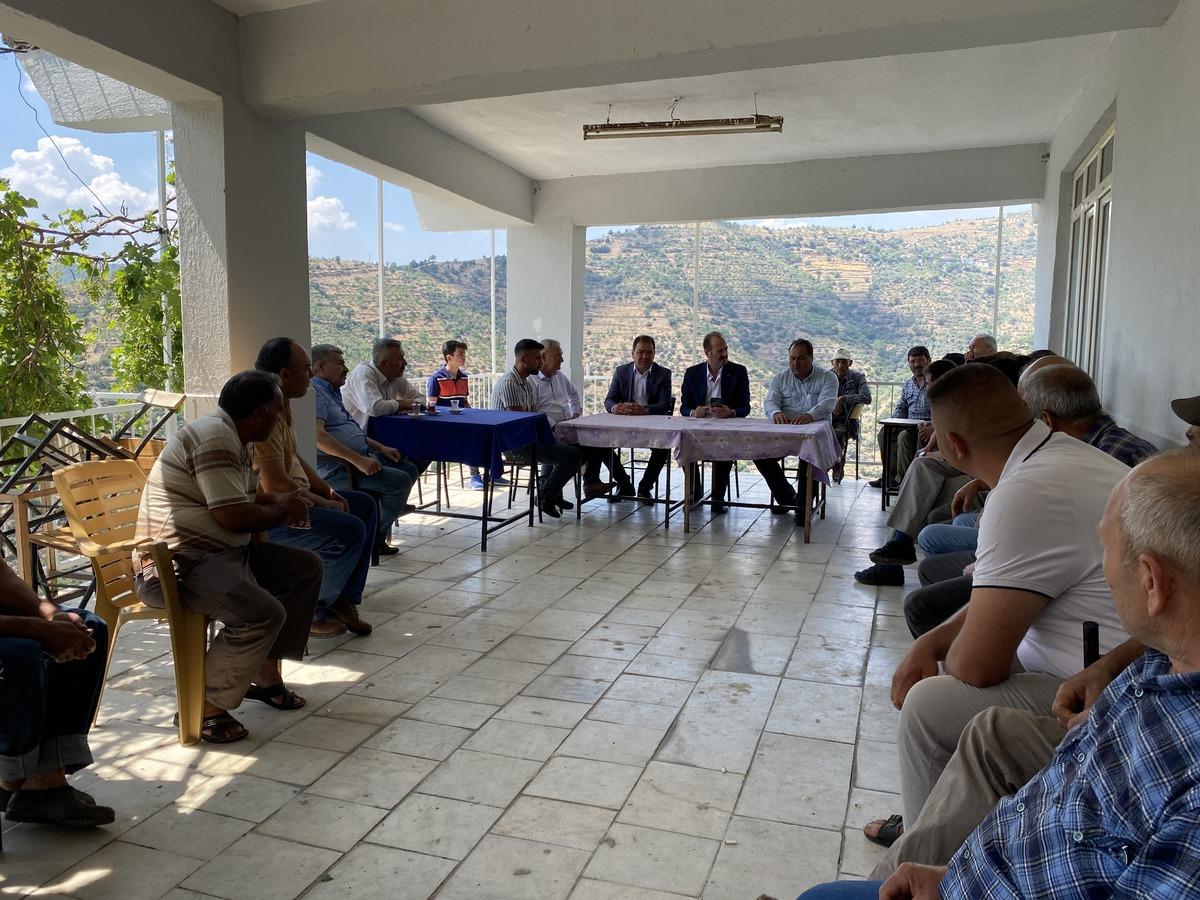 MHP'li Osmanağaoğlu, İzmir'de doludan zarar g&ouml;ren mahalleyi ziyaret etti
