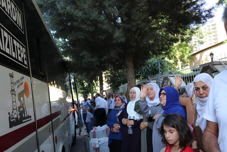 Batman'da ilk hac kafilesi kutsal topraklara dualarla uğurlandı G2