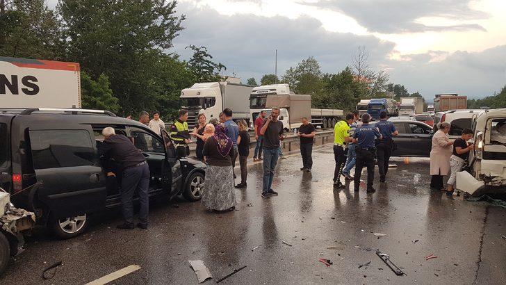 Anadolu Otoyolu'nda zincirleme trafik kazasında 8 kişi yaralandı G5