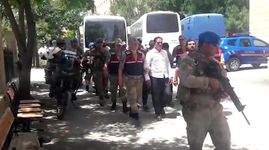 Ortalık savaş alanına döndü! Yüzlerce boş kovan bulundu