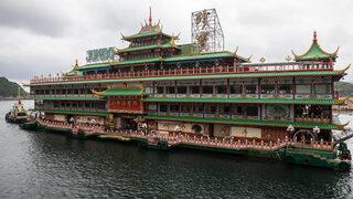 Hong Kong'un simgesiydi... Yüzen dev restoran battı!